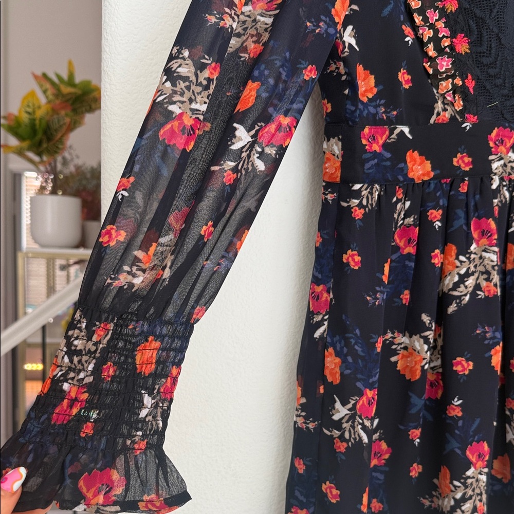 Chic Black Floral Long Sleeve Dress - Picture 7 of 8